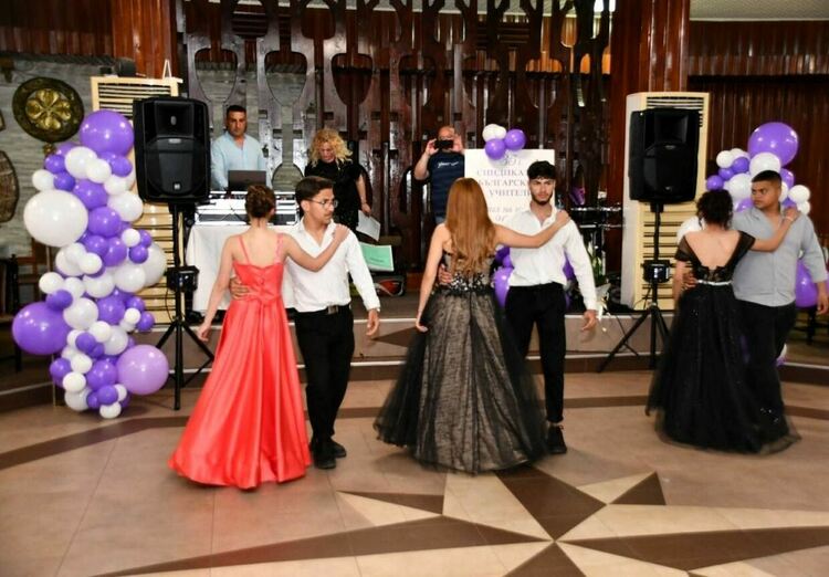 „Синдикат на българските учители – Асеновград“ награди изявени педагози