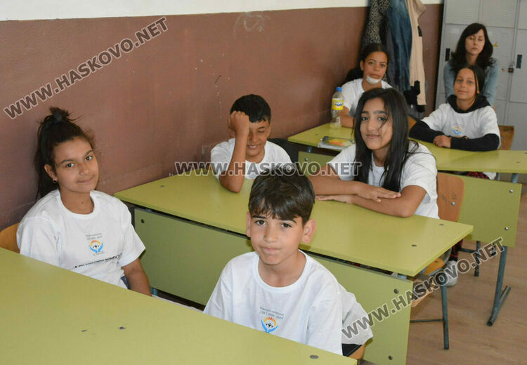 Обучиха ученици как да се пазят от насилие в интернет