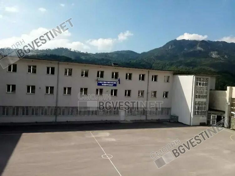 802 зрелостници се явяват на матура по български език и литература в Смолянско