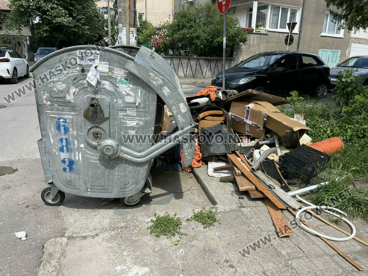 Хасковлийка: Изхвърлиха куп битови отпадъци край контейнер