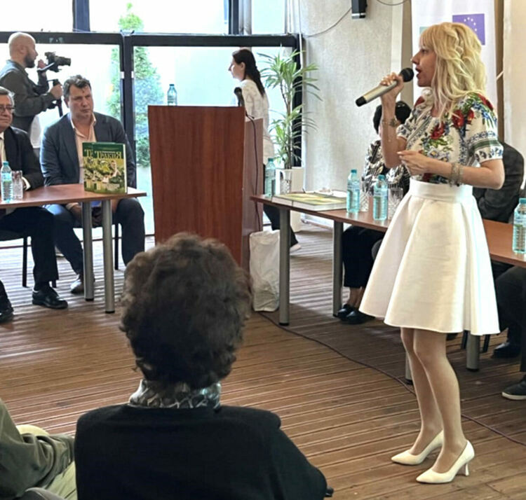 Енциклопедия „Тракия“ беше представена в Българския културно – информационен център в Скопие