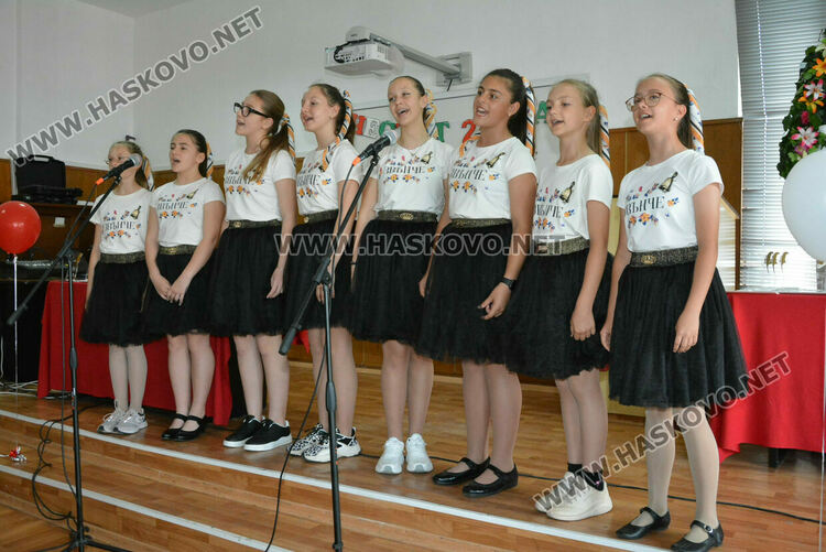 Наградиха изявени учители и ученици в навечерието на 24 май