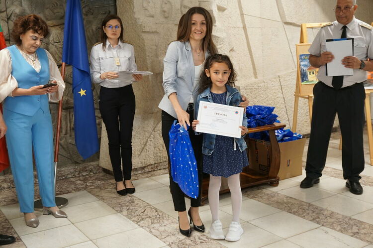 145 деца от Хасковска област се включиха в конкурса „С очите си видях бедата“