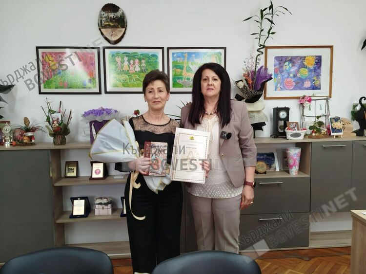 РУО Кърджали връчи отличието „Неофит Рилски“ на седем преподаватели от областта