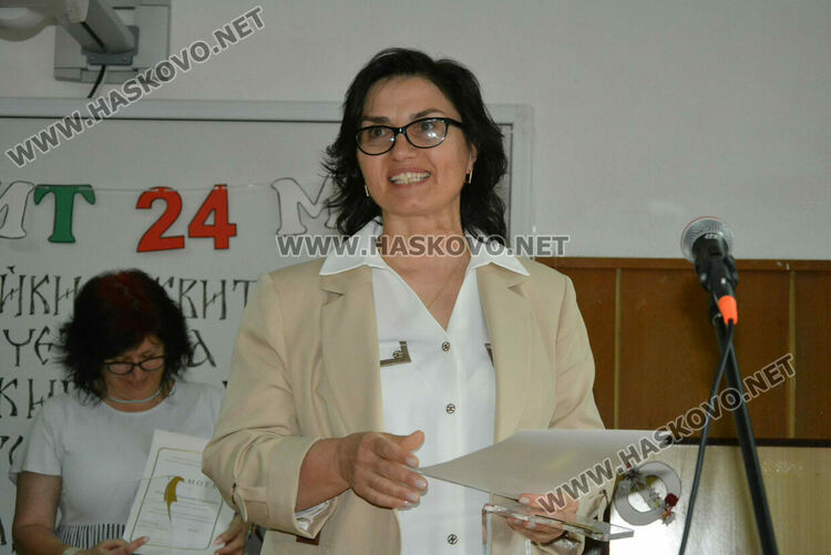 Наградиха изявени учители и ученици в навечерието на 24 май