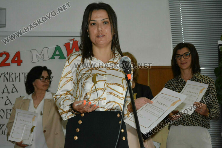 Наградиха изявени учители и ученици в навечерието на 24 май