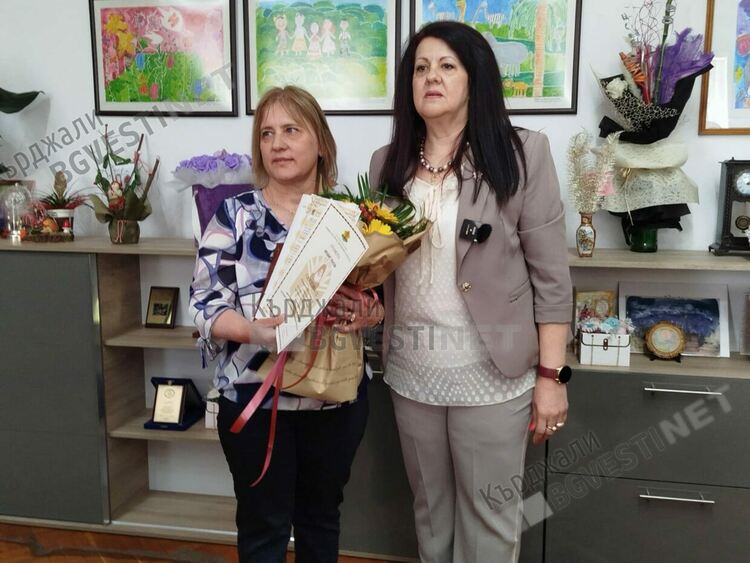 РУО Кърджали връчи отличието „Неофит Рилски“ на седем преподаватели от областта