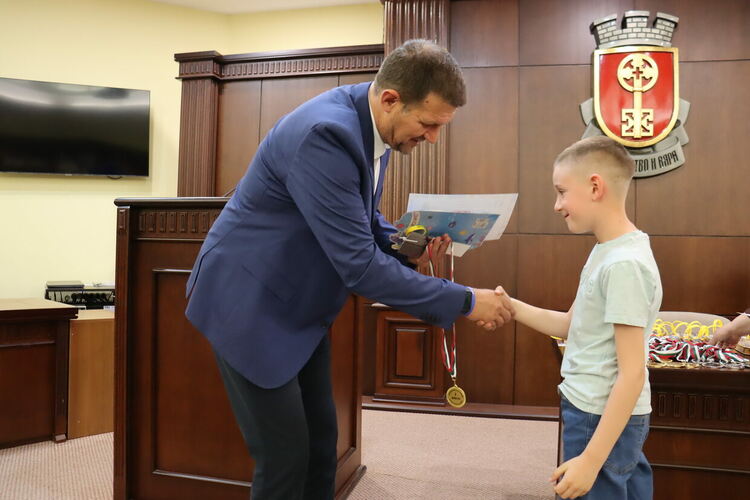 Наградиха победителите в Първото математическо състезание в Хасково