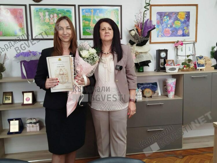 РУО Кърджали връчи отличието „Неофит Рилски“ на седем преподаватели от областта