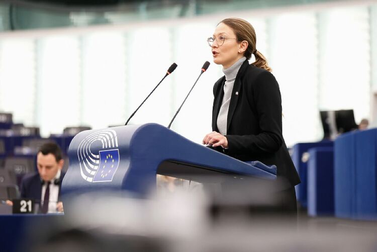 Не губим суверенитет. Печелим влияние, стабилност и възможности, а страховете от инфлация са неоснователни, заяви Цветелина Пенкова в Страсбург. Снимка ЕП