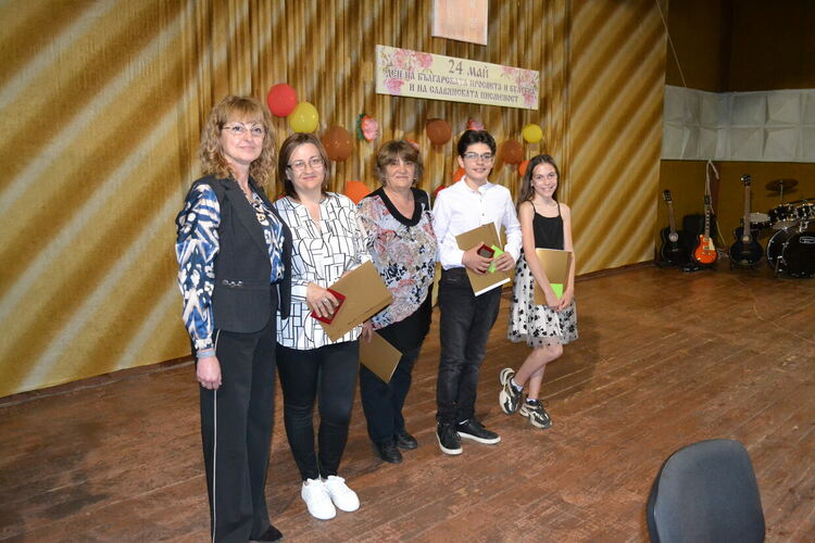 Връчиха Паисиеви награди на ученици и учители в Хасково