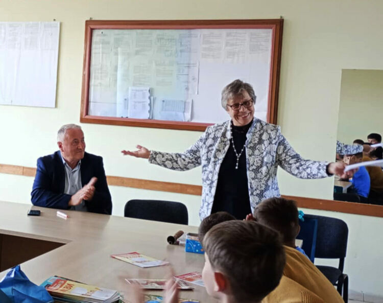 Вилдан Сефер и Божидара Ангелова четоха свои стихове в Албания