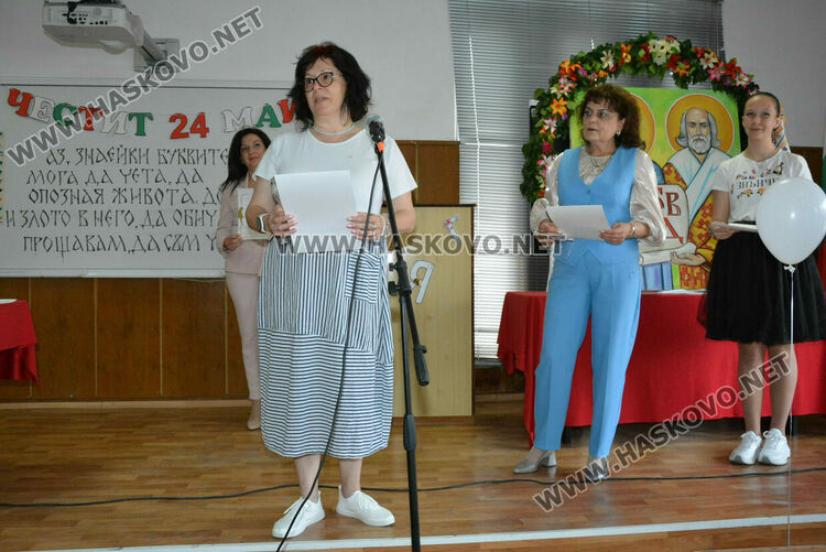 Наградиха изявени учители и ученици в навечерието на 24 май