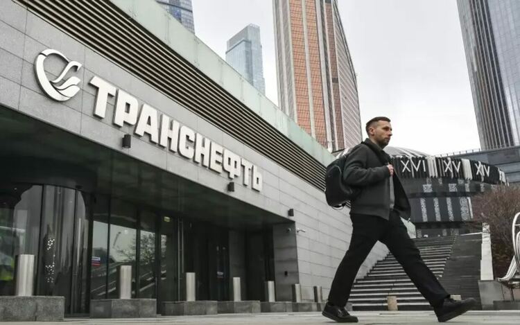 При инерционния сценарий износът на нефт за чужбина ще бъде намален тройно, а при стрес сценария експорт изобщо няма да има.