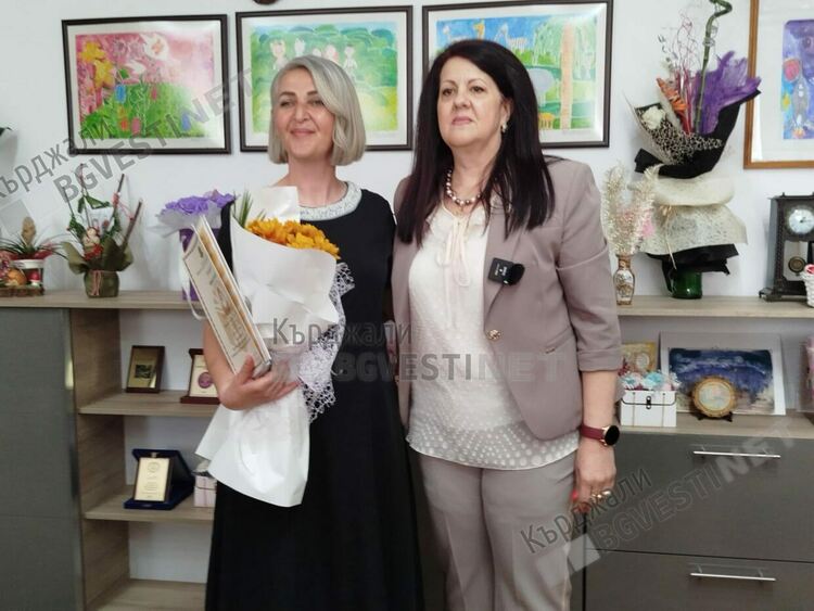 РУО Кърджали връчи отличието „Неофит Рилски“ на седем преподаватели от областта