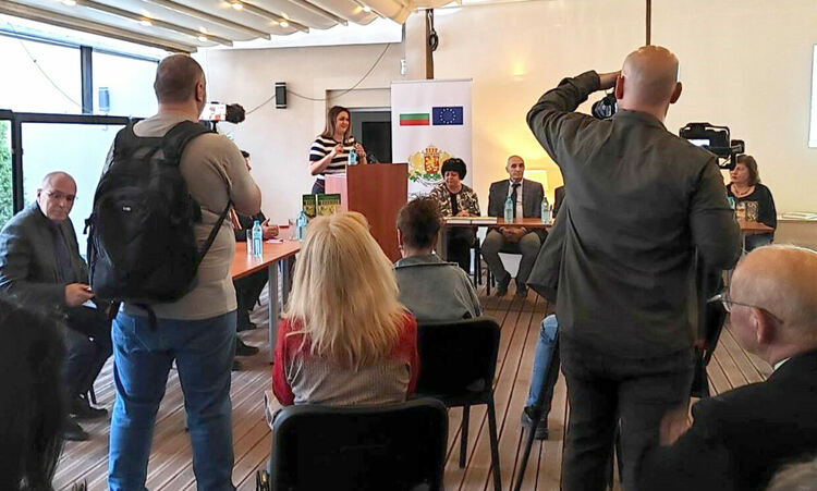 Енциклопедия „Тракия“ беше представена в Българския културно – информационен център в Скопие