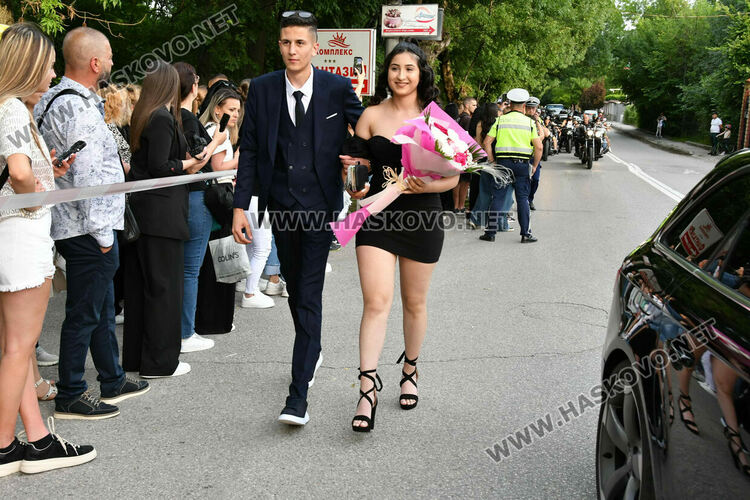 130 абитуриенти от ПГДС взривиха с емоции и красота парк „Кенана“