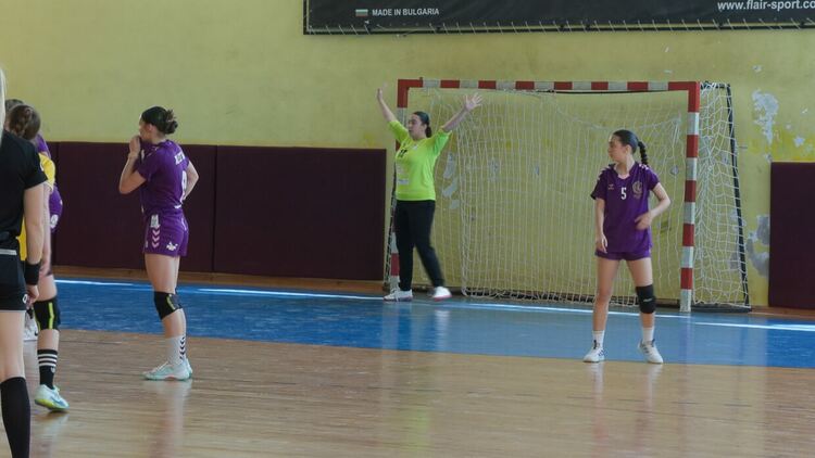 Хандбалистките на „Етър“ спечелиха шампионската титла на финалите в Хасково