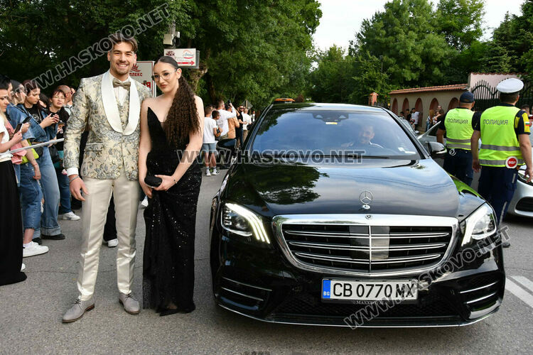 130 абитуриенти от ПГДС взривиха с емоции и красота парк „Кенана“