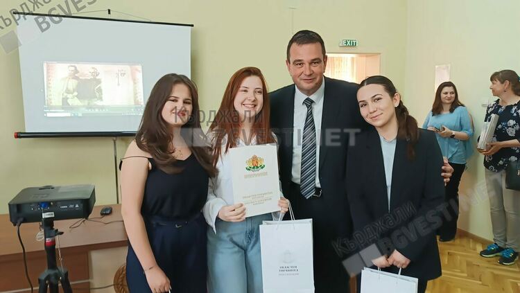 Областният управител връчи 44 индивидуални и 4 колективни награди за 24 май