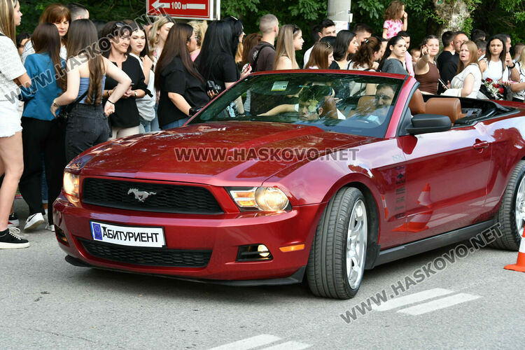 130 абитуриенти от ПГДС взривиха с емоции и красота парк „Кенана“