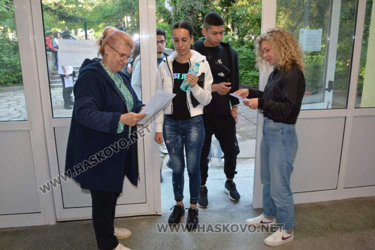 1519 зрелостници се явяват днес на втората матура в Хасковска област