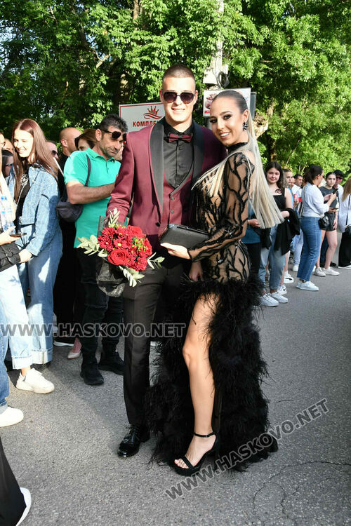 130 абитуриенти от ПГДС взривиха с емоции и красота парк „Кенана“