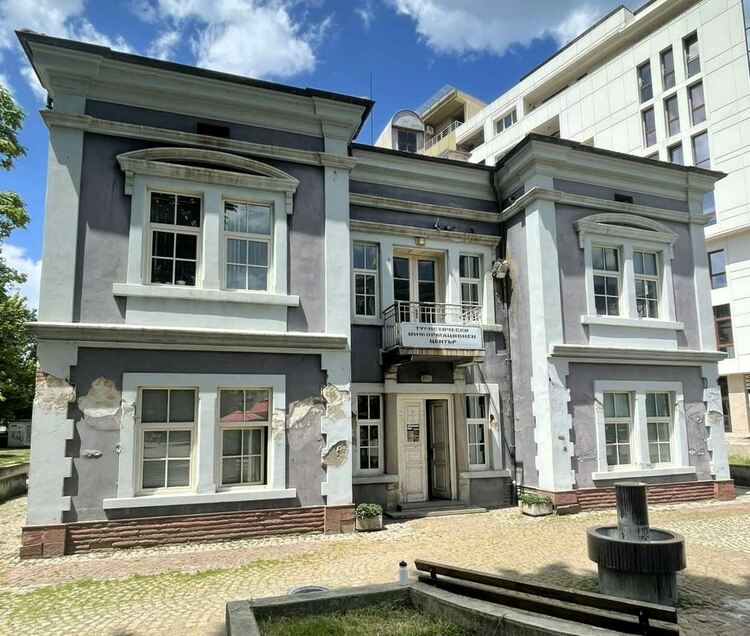 Ще ремонтират сградата на старата община с пари по проект "Красива България"