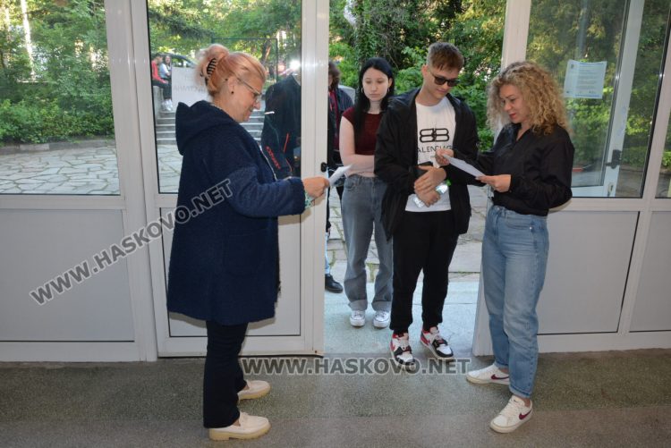 1519 зрелостници се явяват днес на втората матура в Хасковска област