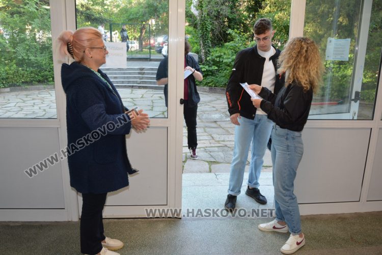 1519 зрелостници се явяват днес на втората матура в Хасковска област