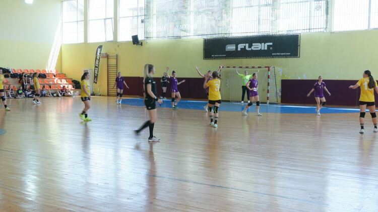 Хандбалистките на „Етър“ спечелиха шампионската титла на финалите в Хасково