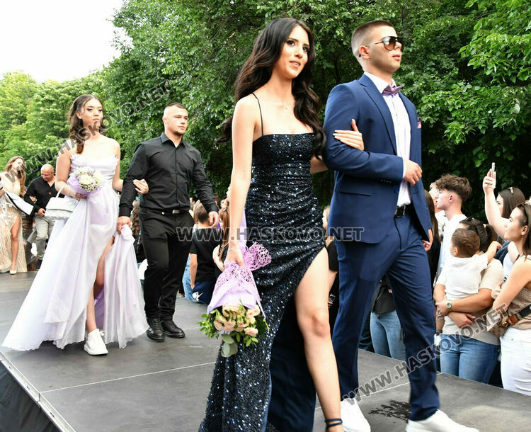 130 абитуриенти от ПГДС взривиха с емоции и красота парк „Кенана“