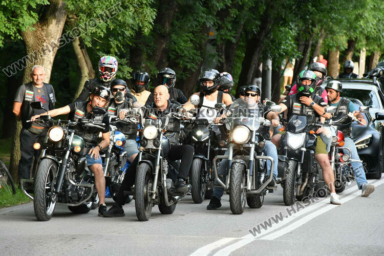 130 абитуриенти от ПГДС взривиха с емоции и красота парк „Кенана“