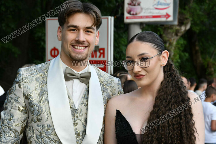 130 абитуриенти от ПГДС взривиха с емоции и красота парк „Кенана“