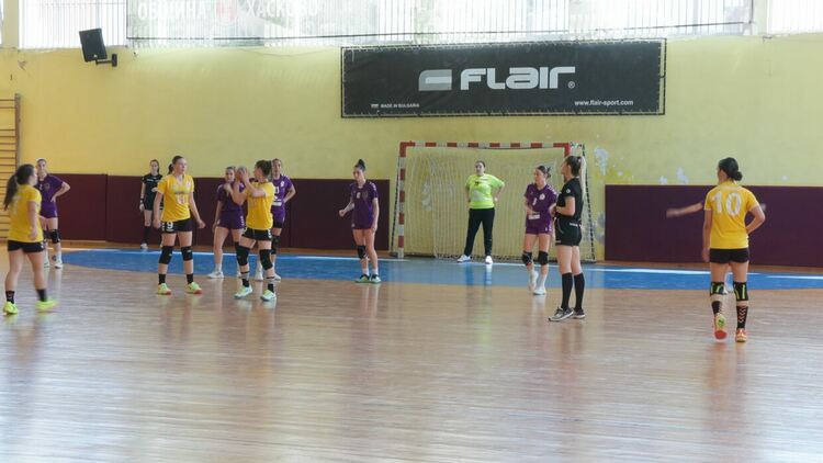 Хандбалистките на „Етър“ спечелиха шампионската титла на финалите в Хасково