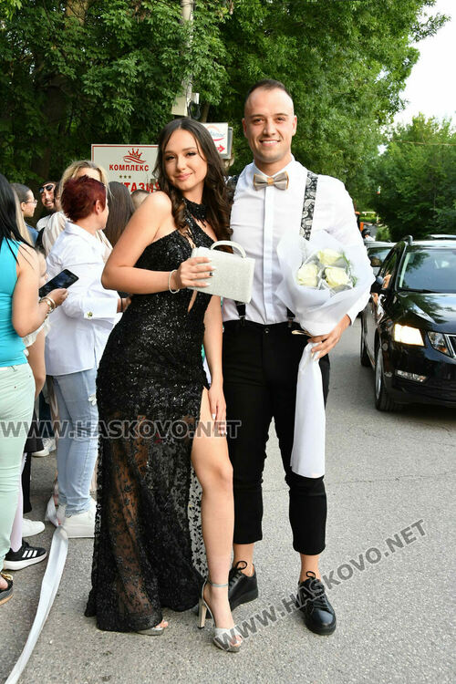 130 абитуриенти от ПГДС взривиха с емоции и красота парк „Кенана“