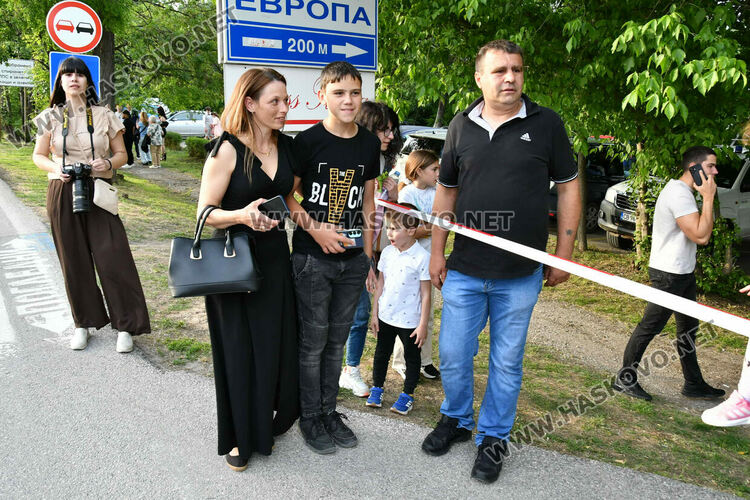 130 абитуриенти от ПГДС взривиха с емоции и красота парк „Кенана“