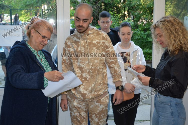 1519 зрелостници се явяват днес на втората матура в Хасковска област
