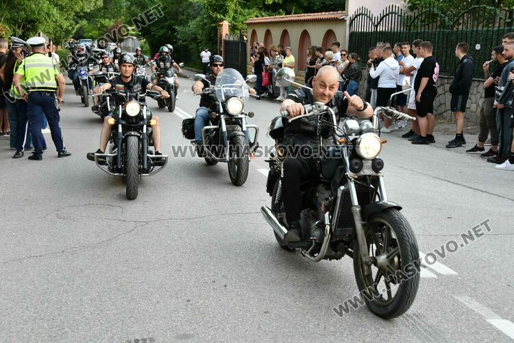 130 абитуриенти от ПГДС взривиха с емоции и красота парк „Кенана“