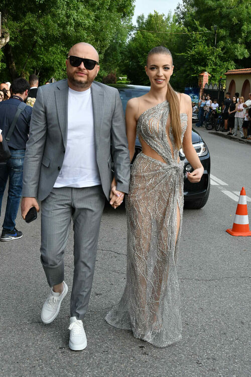 Абитуриентите от ЕГ показаха истинска грация, блясък и стил