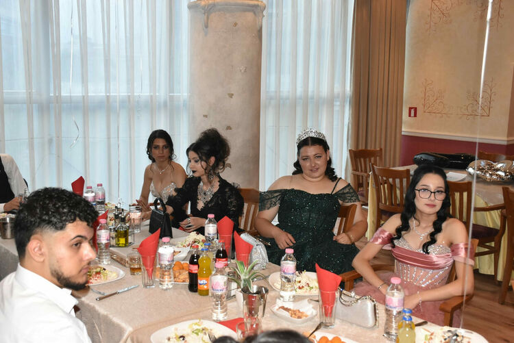 Абитуриентите от ПГЛП дефилираха в центъра на Хасково