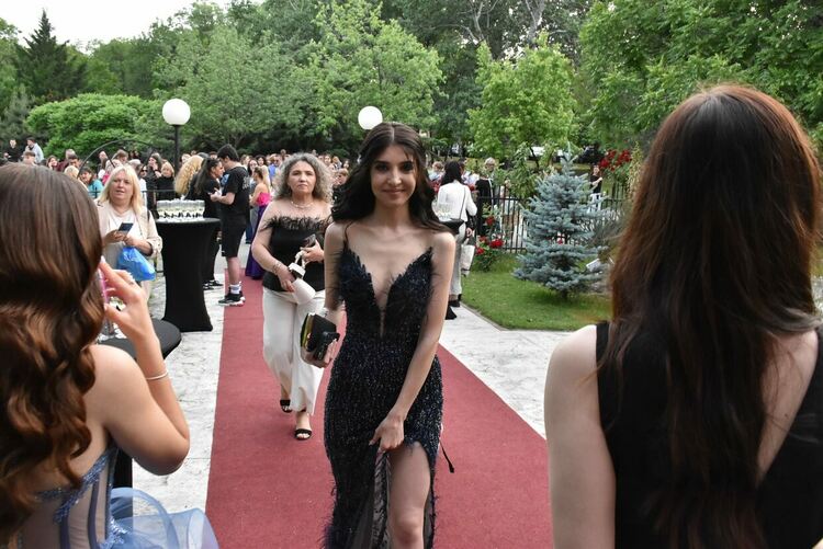 91 абитуриенти от ПГ по туризъм празнуват тази нощ 