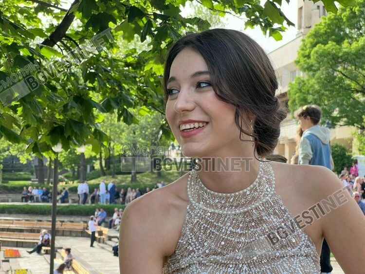 Феерия от емоции и стил в Смолян: Абитуриенти озариха града на 24 май