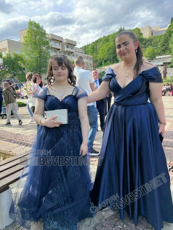 Феерия от емоции и стил в Смолян: Абитуриенти озариха града на 24 май