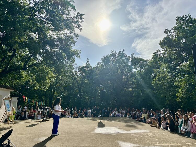 Пролетен празник на ОУ „Св. Климент Охридски“ обедини малки и големи с благотворителна цел