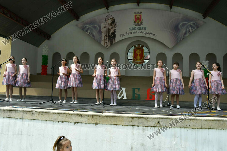 Хасково празнува най-българския празник – 24 май, наградиха ученици и учители