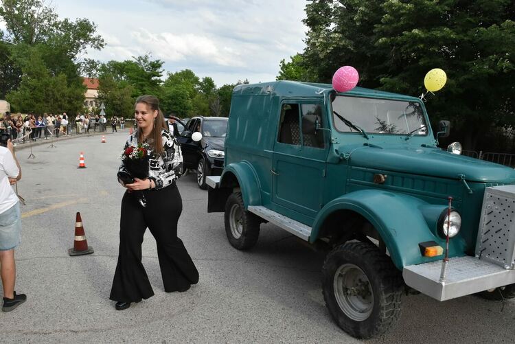 91 абитуриенти от ПГ по туризъм празнуват тази нощ 