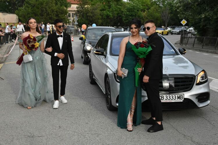 91 абитуриенти от ПГ по туризъм празнуват тази нощ 