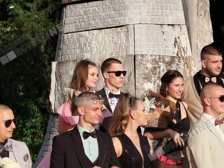 ПГЕЕ”Капитан Петко войвода” в Кърджали изпрати випуск 2025 със 74 абитуриента