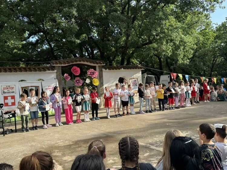 Пролетен празник на ОУ „Св. Климент Охридски“ обедини малки и големи с благотворителна цел